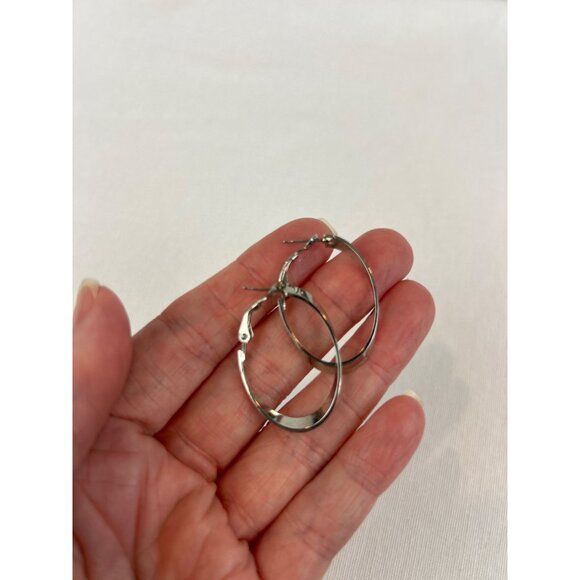 Vintage Silver Tone Flat Hoop Earrings Hinged Closure - Picture 4 of 5